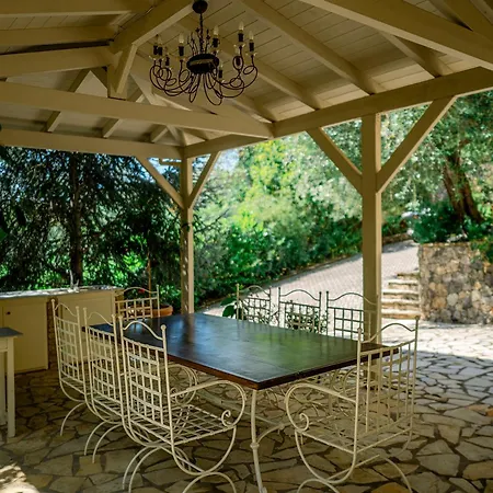 فيلة Fioraki *