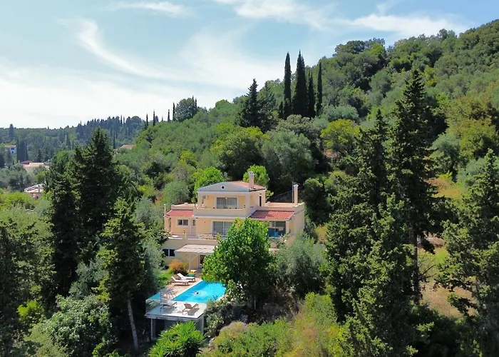 Villa Fioraki *