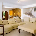 Villa Fioraki