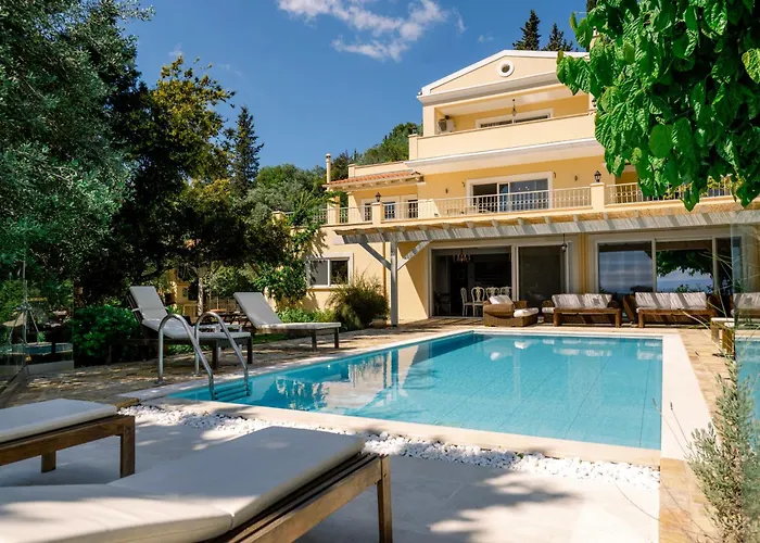 Villa Fioraki