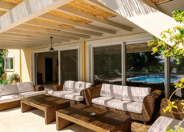 Villa Fioraki *