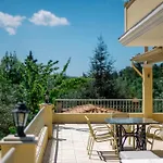 Villa Fioraki *